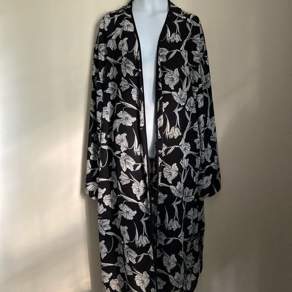 Floral Sweeper - Picture 2 of 5